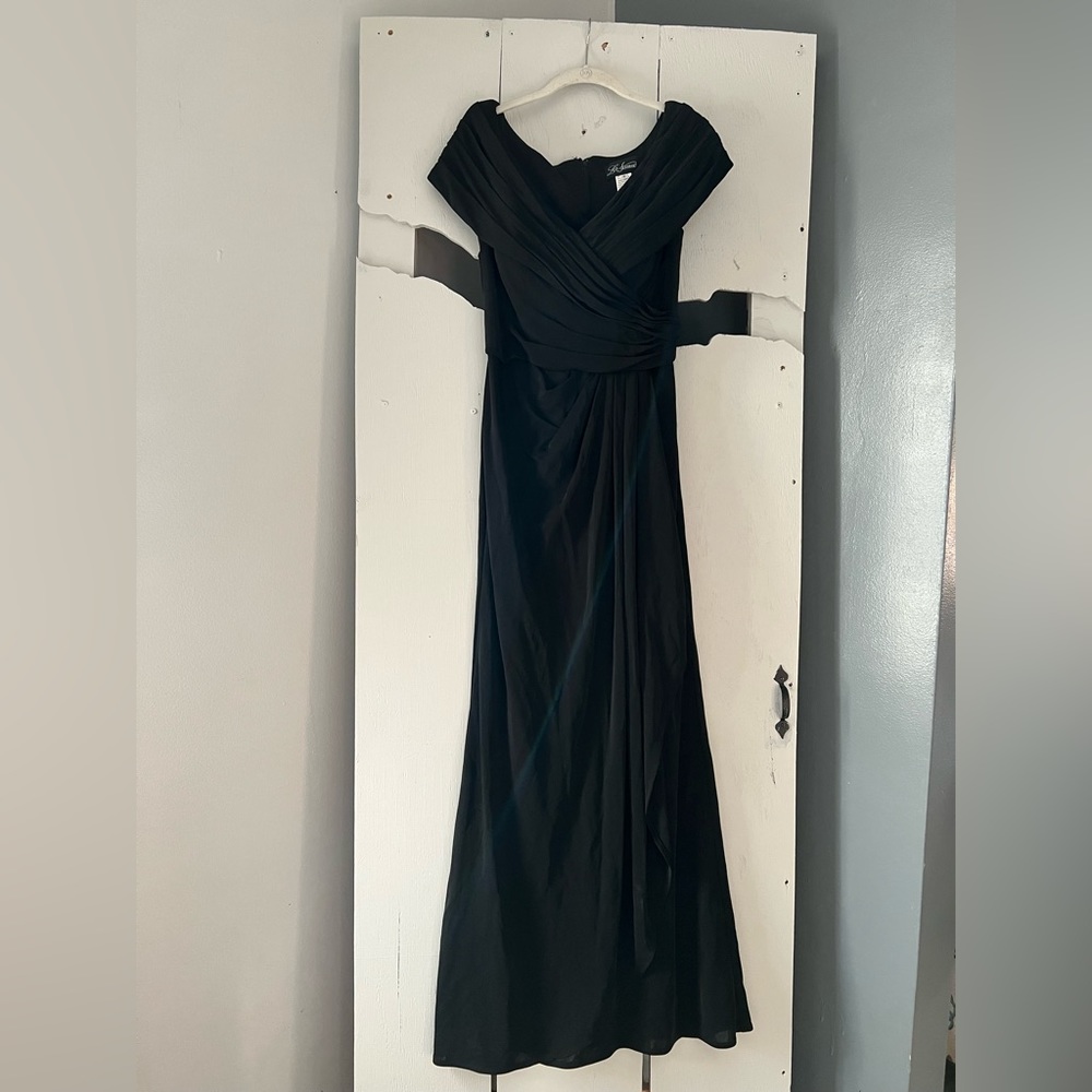 La Famme Ruched Jersey Column Gown Evening Prom Dress in Black Size 6